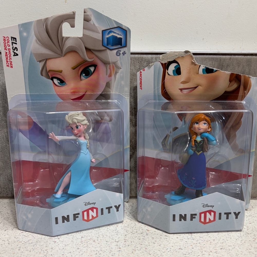 Disney Infinity Elsa and Anna Figures NIB